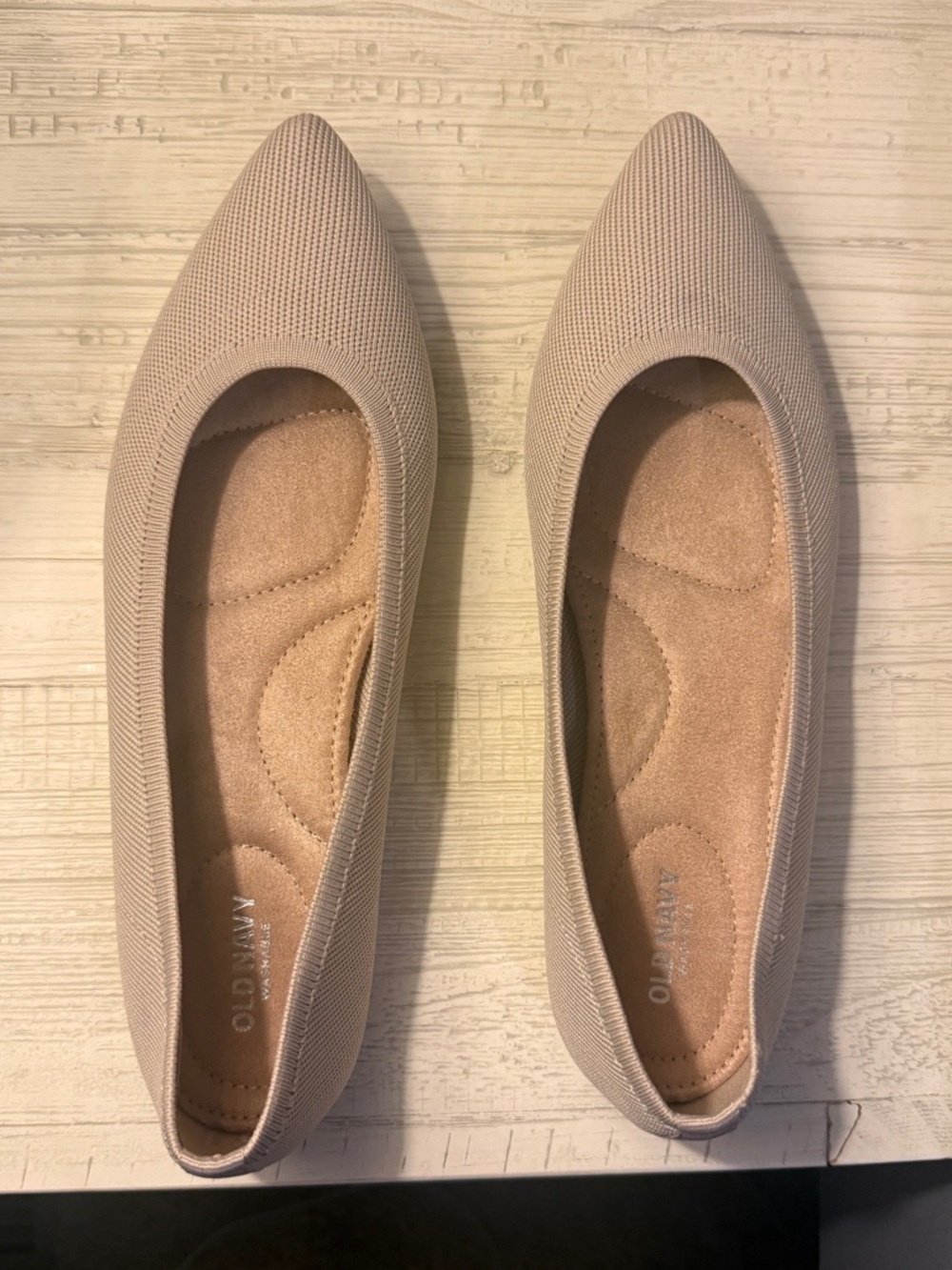 Old Navy Women's Light Beige Knit Pointed Flats